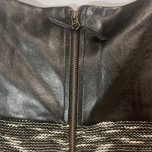 Size L Cynthia Crowley leather/knit dress - Picture 3 of 6